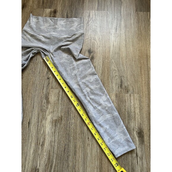 Vuori Clean Elevation Leggings In Pale Heather Camo Size S - Picture 9 of 9